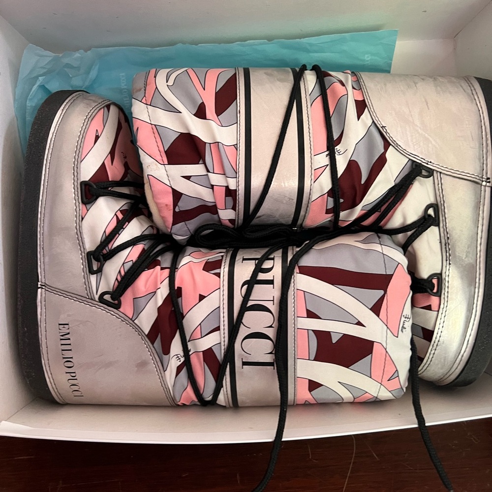 Emilio Pucci Fabulous Snow Boots lightly scuffed (see pictures) size 38-40